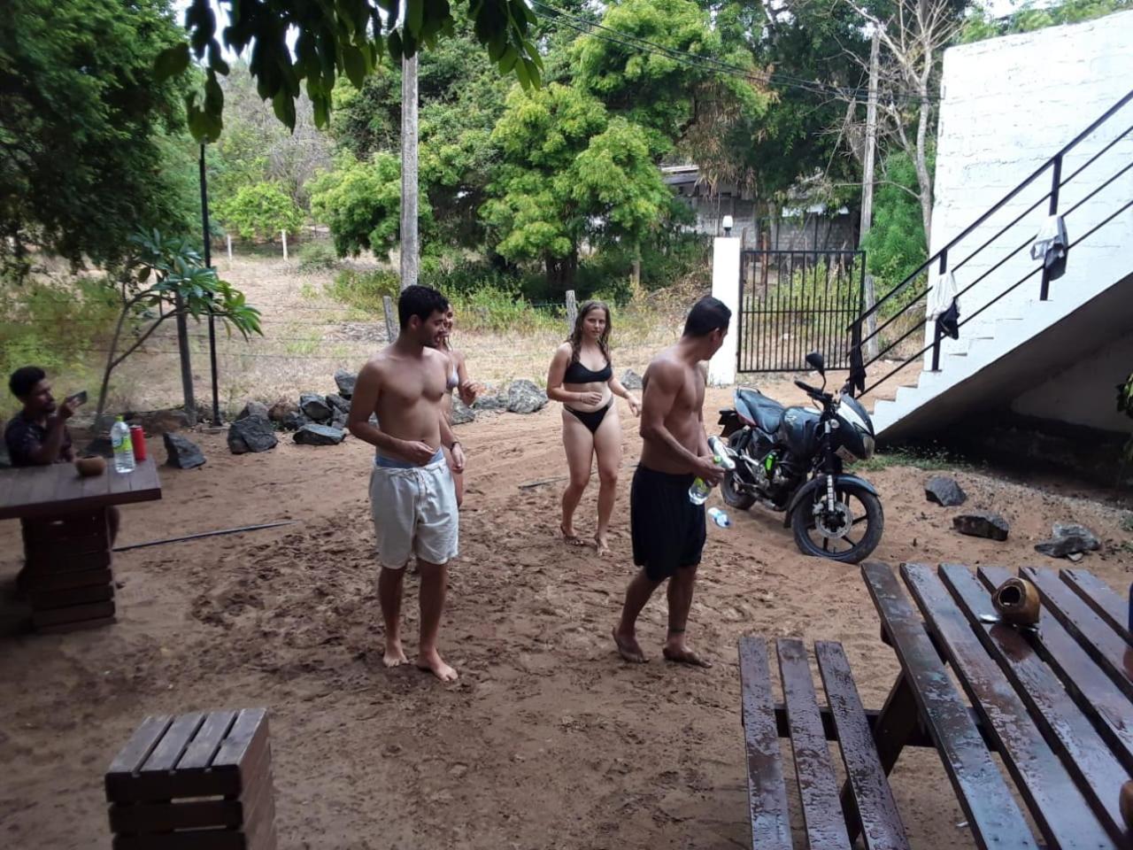 Hangover Hostels Arugam Bay Exterior foto