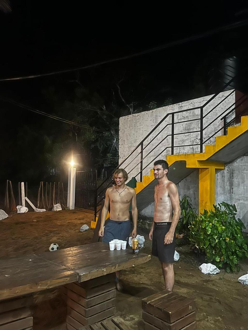 Hangover Hostels Arugam Bay Exterior foto